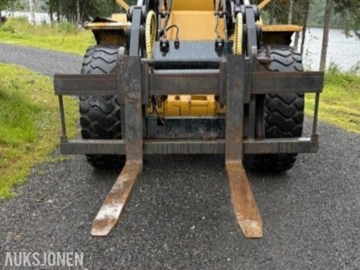 1996 Cat IT28F hjullaster m/ pallegafler og 2 skuffer 